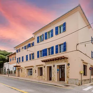hostal-marina-cala-ratjada-mallorca.allmallorcahotels.com/